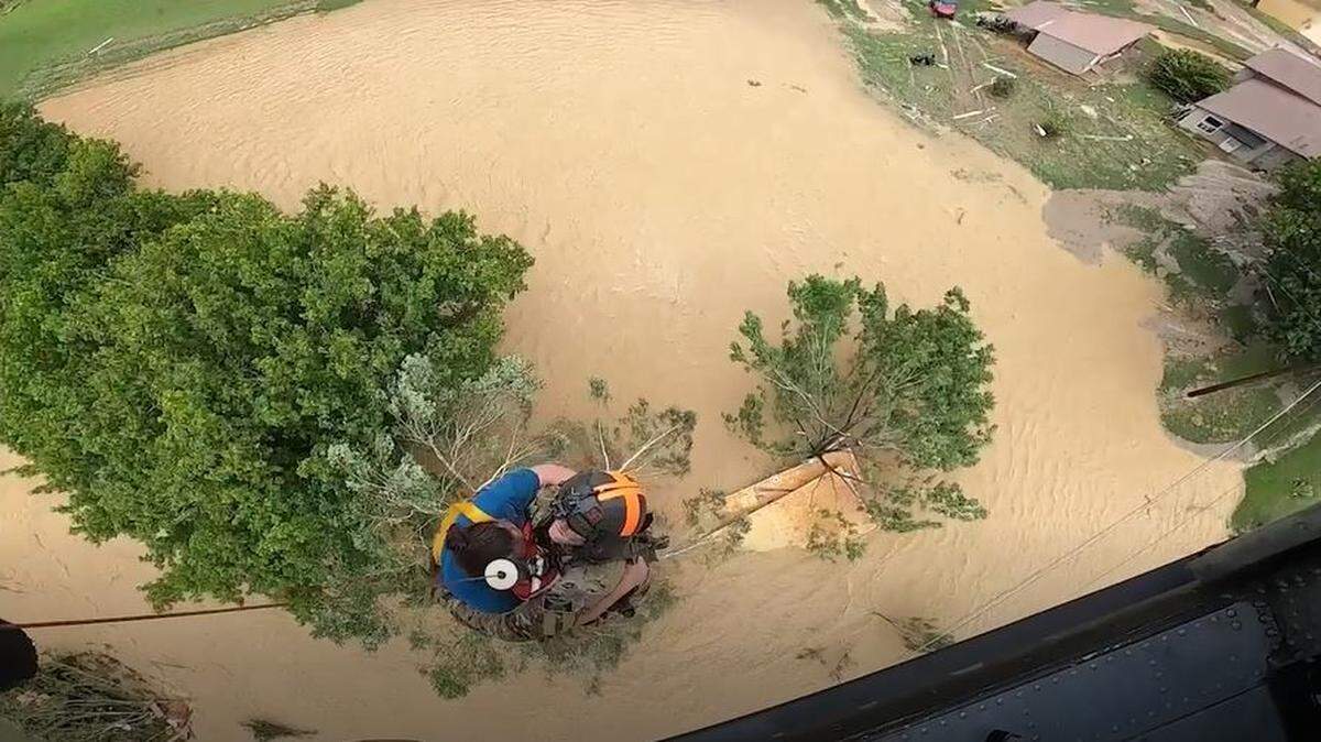 Watch: First-person video shows rescuers pulling KY residents from floods with helicopters