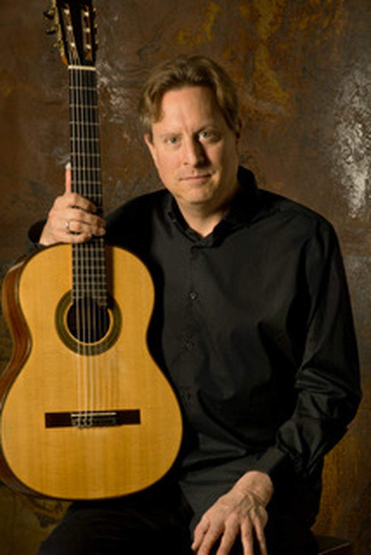 The Chamber Music Society of Central Kentucky’s 53rd season begins Oct. 11 with one of the world’s preeminent classical guitarists, Jason Vieaux.