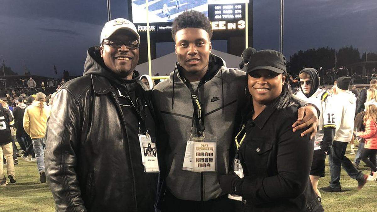 Jordan Dingle (center) with family members during a recruiting visit to Purdue in 2018.