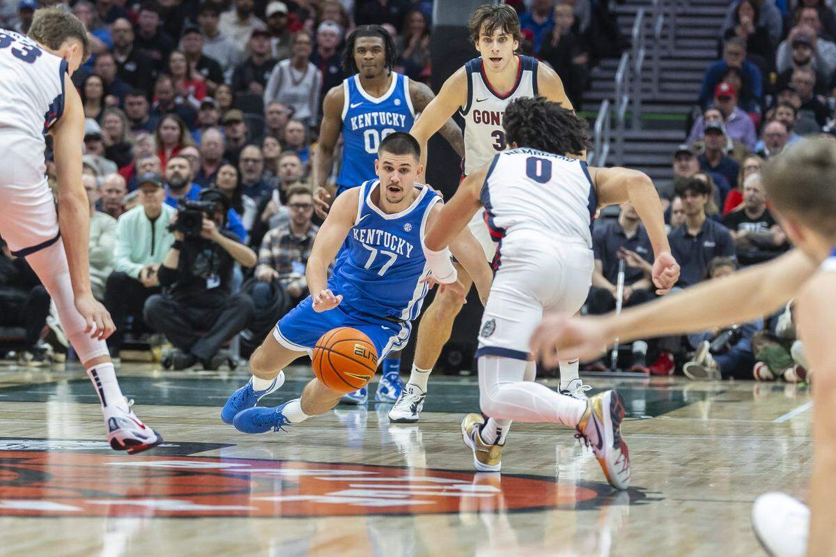 Kerr Kriisa (77) started at point guard for Kentucky against Gonzaga on Saturday night because regular starter Lamont Butler sat out with an injury.