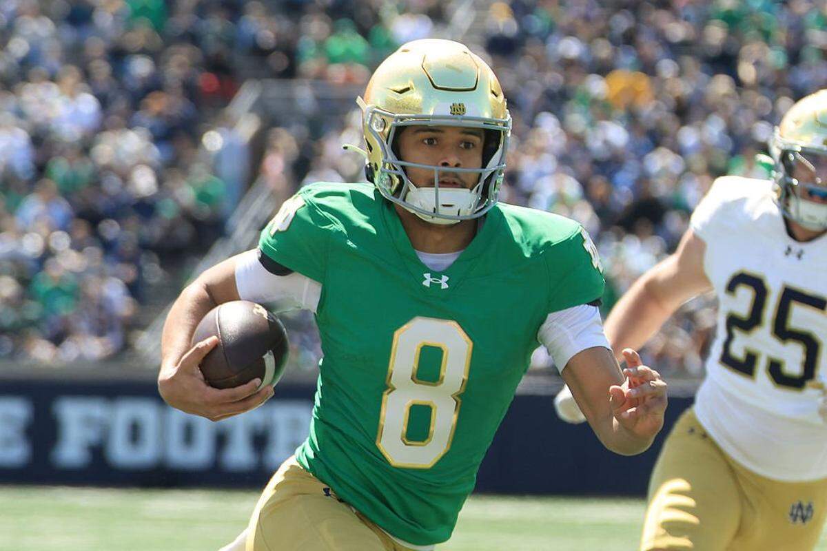 SOUTH BEND, INDIANA - APRIL 12: Kenny Minchey #8 of the Notre Dame Fighting Irish runs the ball during the 94th Annual Notre Dame Blue-Gold Spring Game at Notre Dame Stadium on April 12, 2025 in South Bend, Indiana. (Photo by Justin Casterline/Getty Images)