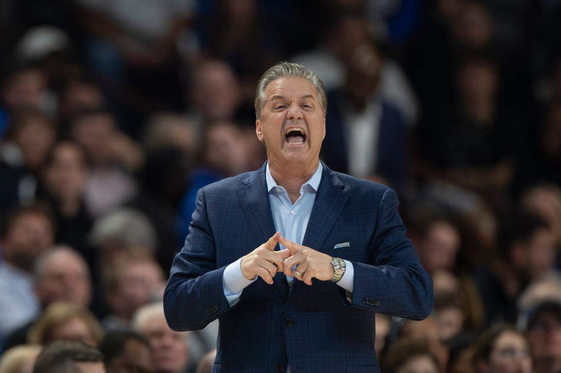 Kentucky head coach John Calipari talks to his players during Tuesday’s game against South Carolina.