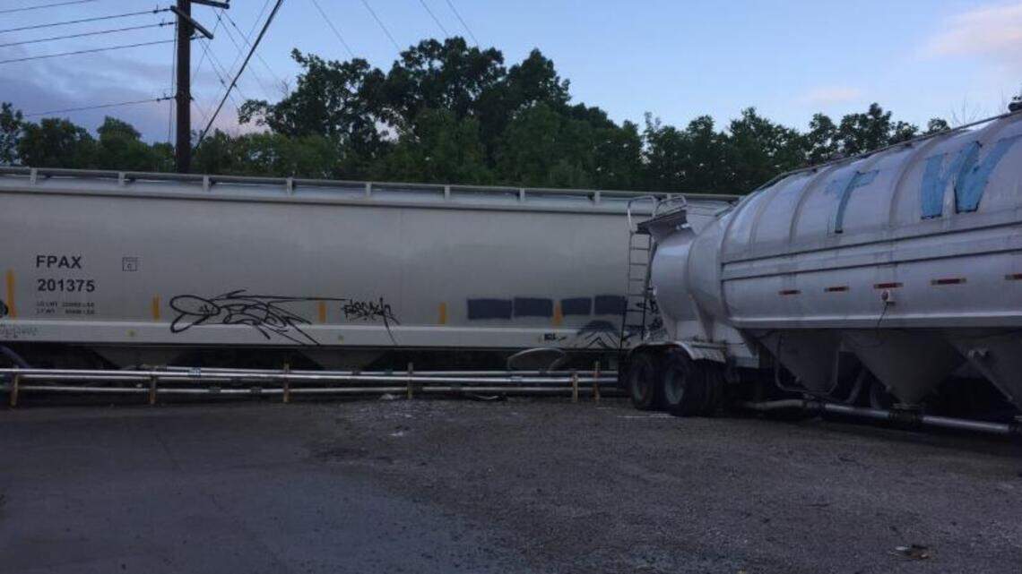 Man hit and killed by train in Clark County