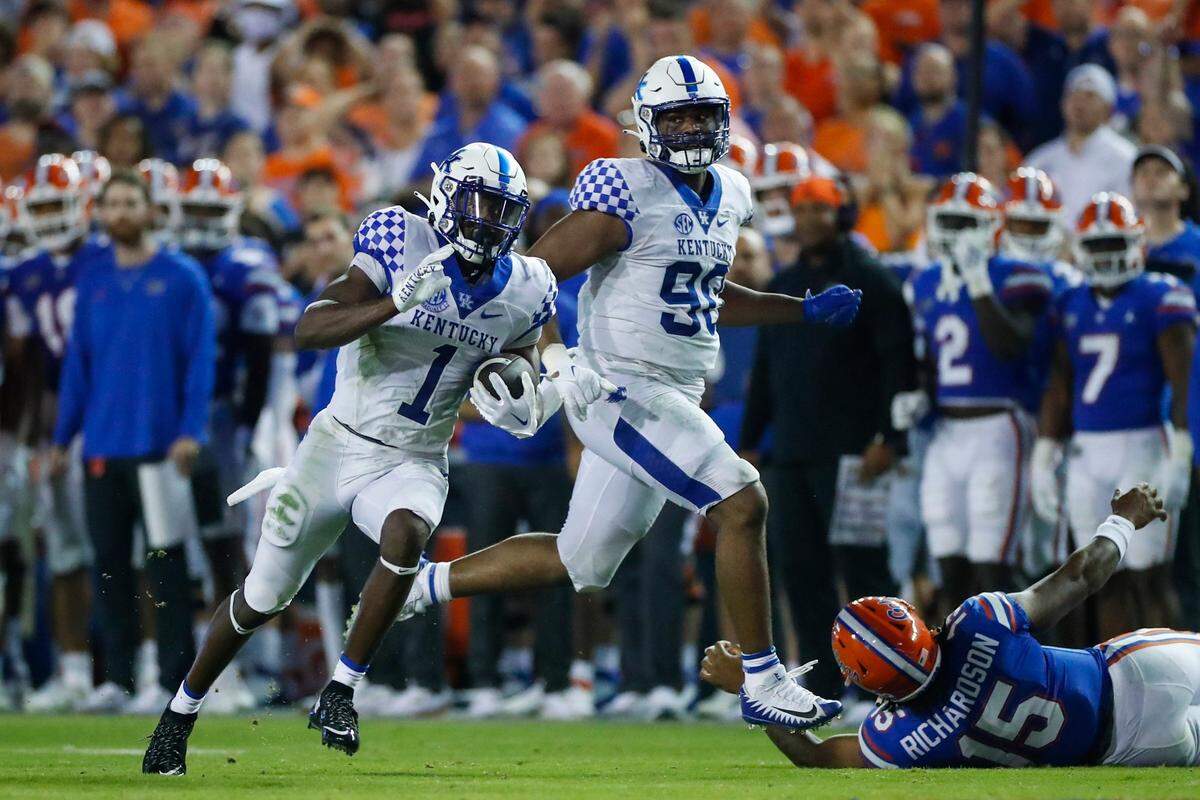 Kentucky defensive back Keidron Smith (1) returns an interception for a touchdown against Florida on Saturday night.