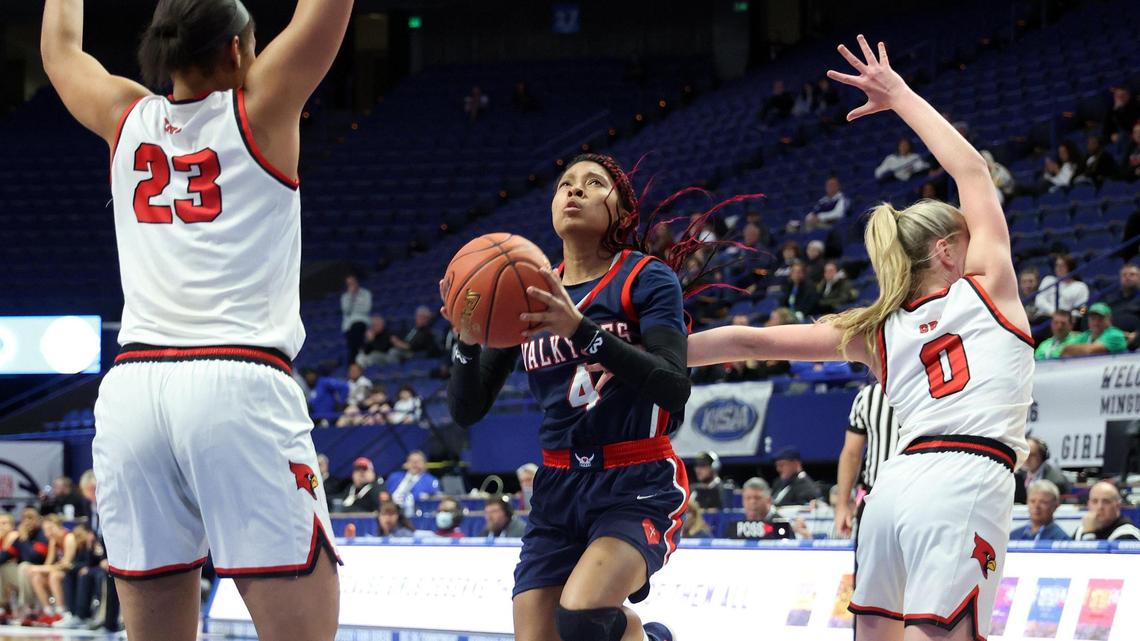 Sacred Heart’s Triniti Ralston (4) shoots between Clark County’s Brianna Byars (23) and Kennedy Stamper (0) during last year’s Sweet 16 state tournament.