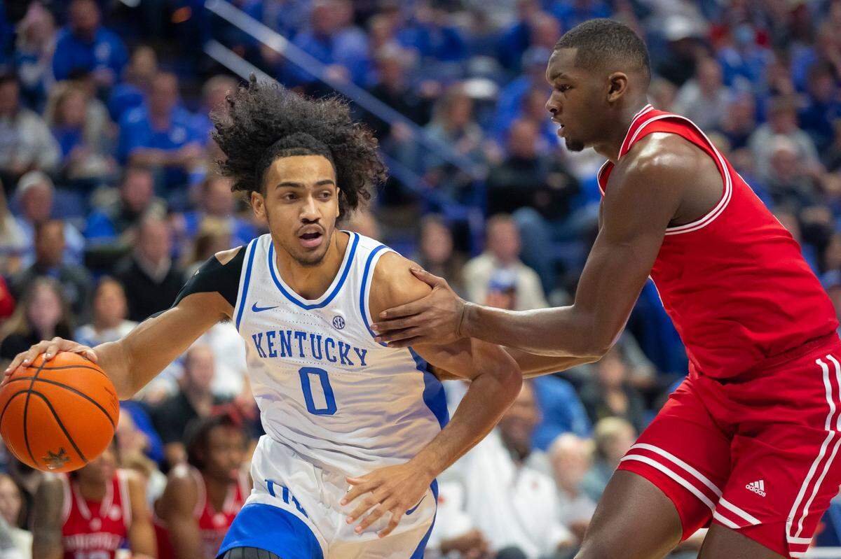 Jacob Toppin dribbles the ball during a game against Louisville at Rupp Arena in Lexington, Ky., on Saturday, Dec. 31, 2022.