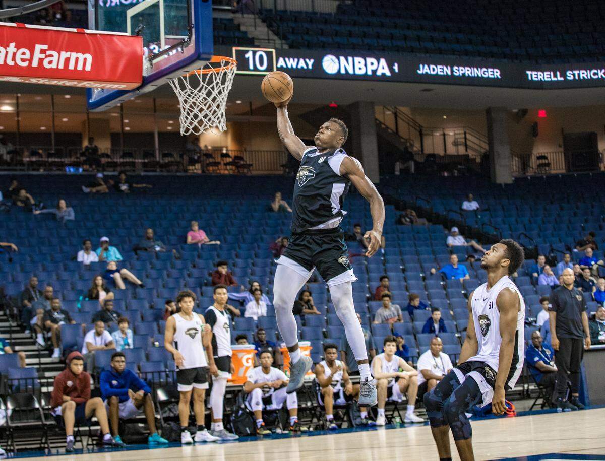 Oscar Tshiebwe is emerging as one of the best post players in the class of 2019.