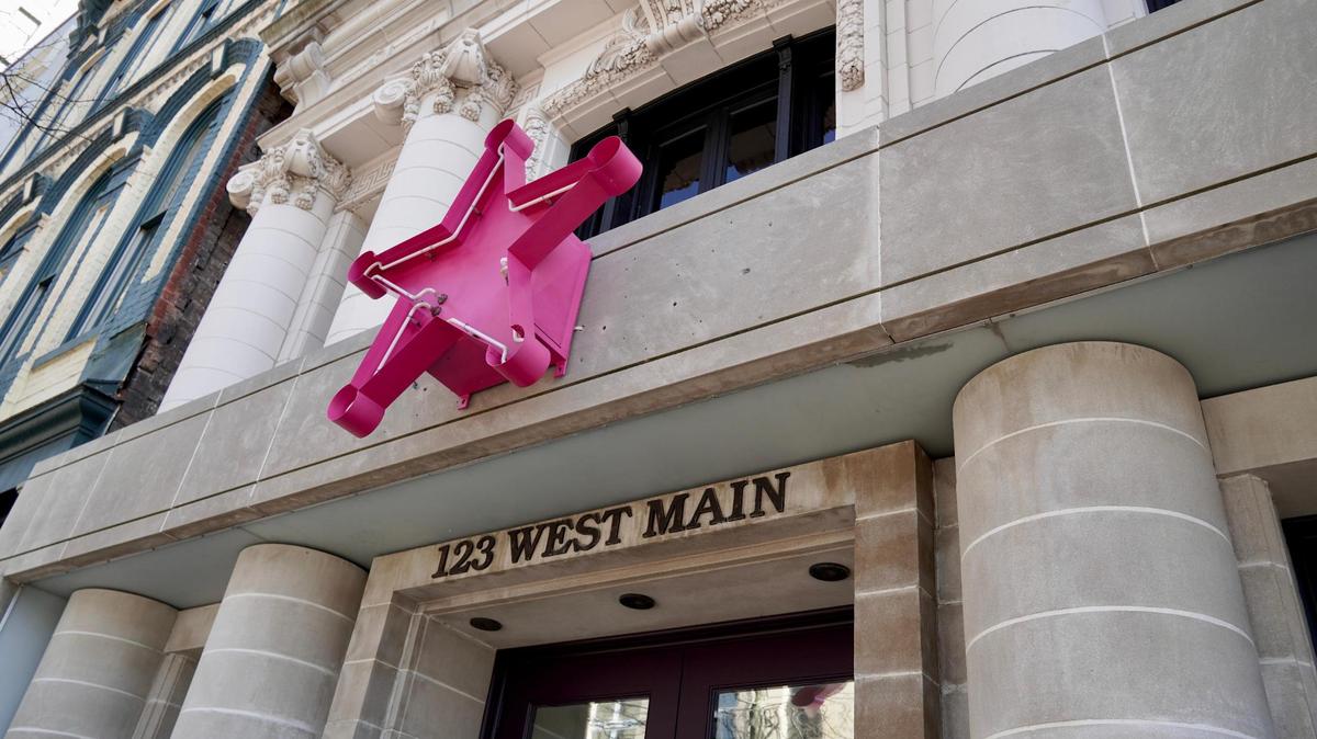 Radio Star Lounge is located at 123 West Main Street in an historic downtown Lexington building. The new downtown Lexington lounge is 80s themed.