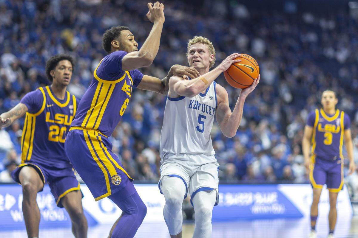 Freshman Collin Chandler (5) made three 3-point baskets and scored a season-high 11 points during Kentucky’s win over LSU.