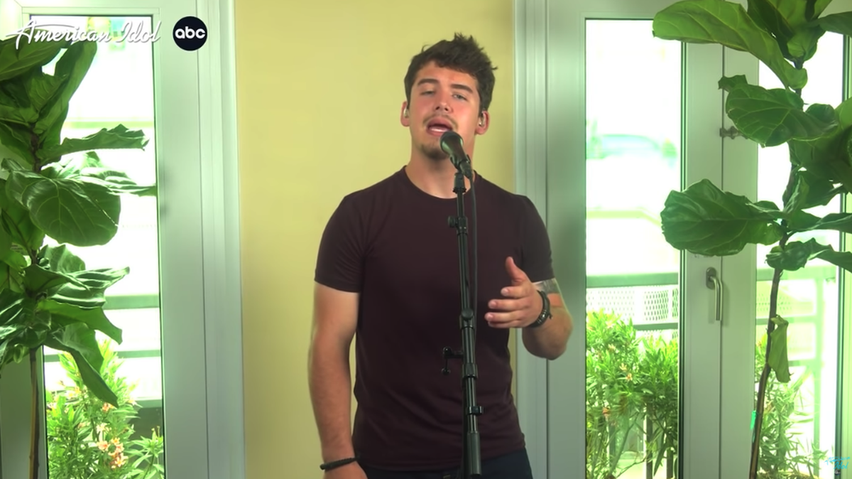 Kentucky native Noah Thompson advanced to the top 5 on “American Idol” on Sunday, May 8. He performed from his hotel room after he was diagnosed with COVID-19.
