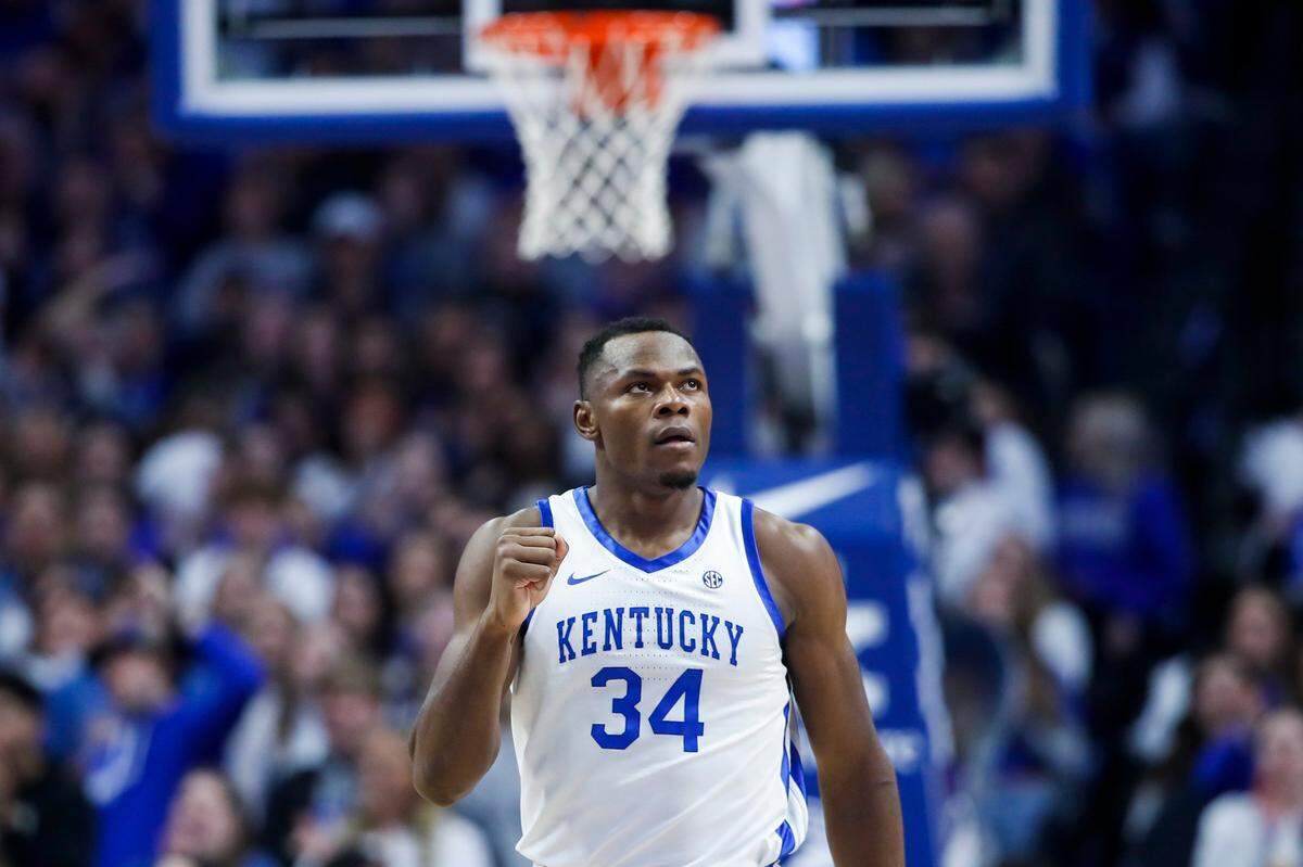 The long-distance tip-in by Kentucky star Oscar Tshiebwe in the second half of UK’s 76-67 victory over Texas A&M on Saturday in Rupp Arena hearkened back to a painful moment from the Wildcats’ basketball past.