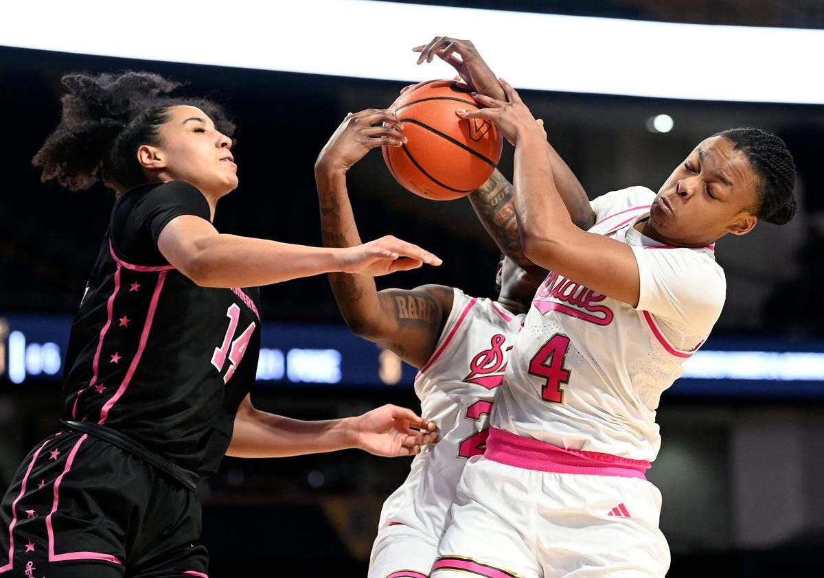 Eniya Russell (4) has started 21 games this season for a Mississippi State squad that takes a 21-11 record into the NCAA Tournament.