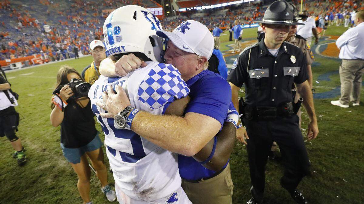 Kentucky safety Darius West (25) celebrated UK’s 27-16 victory over Florida earlier this season with a hug from Cats Coach Mark Stoops.   “We all just want to do something special,” West said of his final season. “I imagined myself making big plays in big games.”