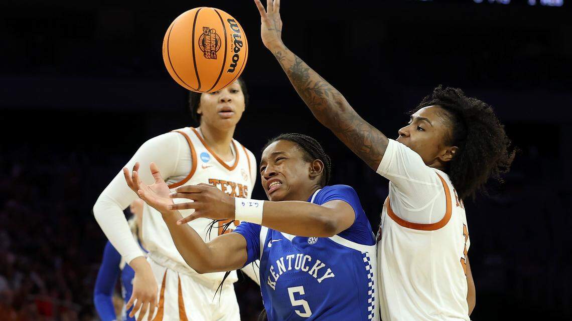 ‘We didn’t respond the way we should have.’ Kentucky falls to Texas in Sweet 16
