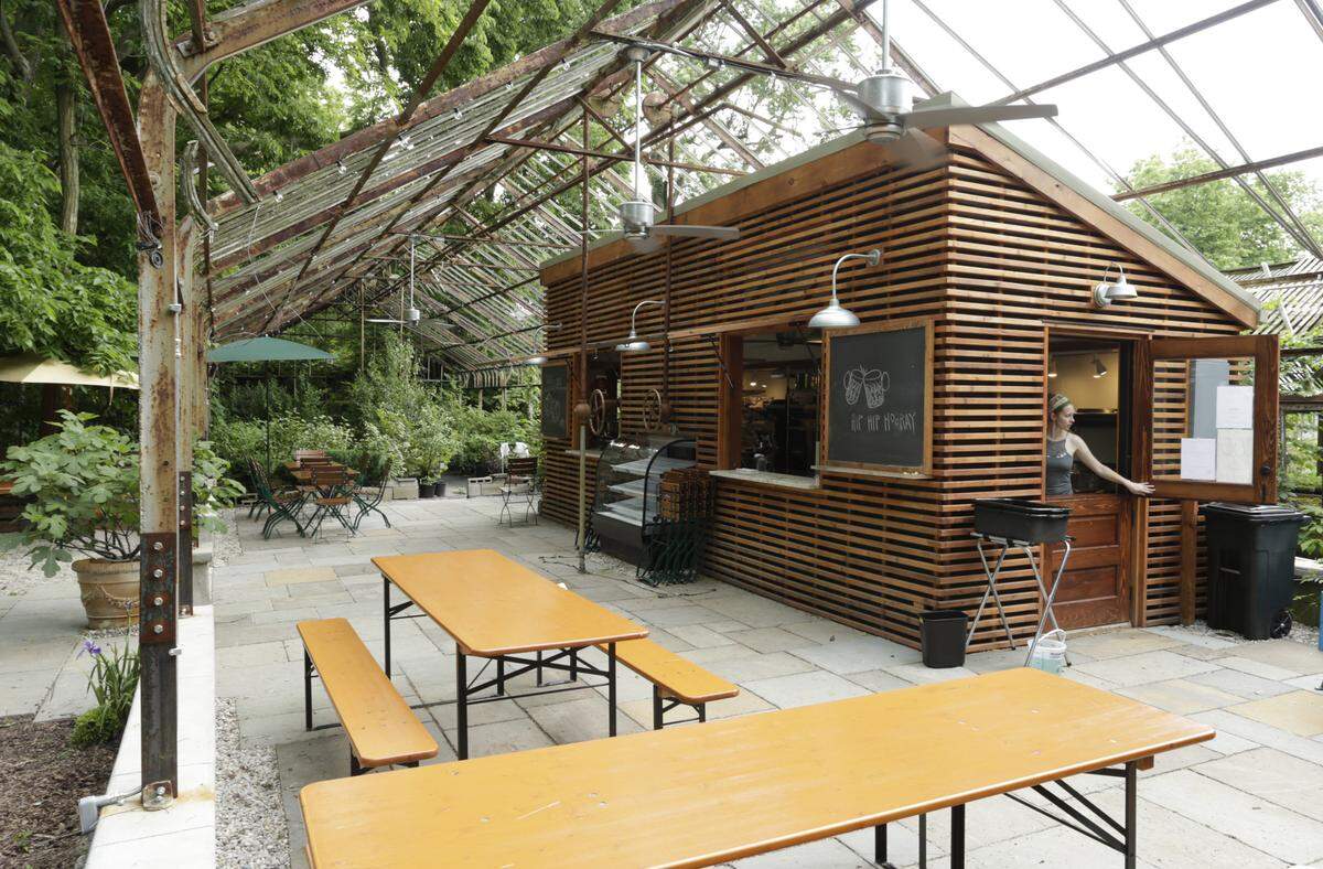 Kentucky Native Café is hidden behind Michler’s Florist on East Maxwell.