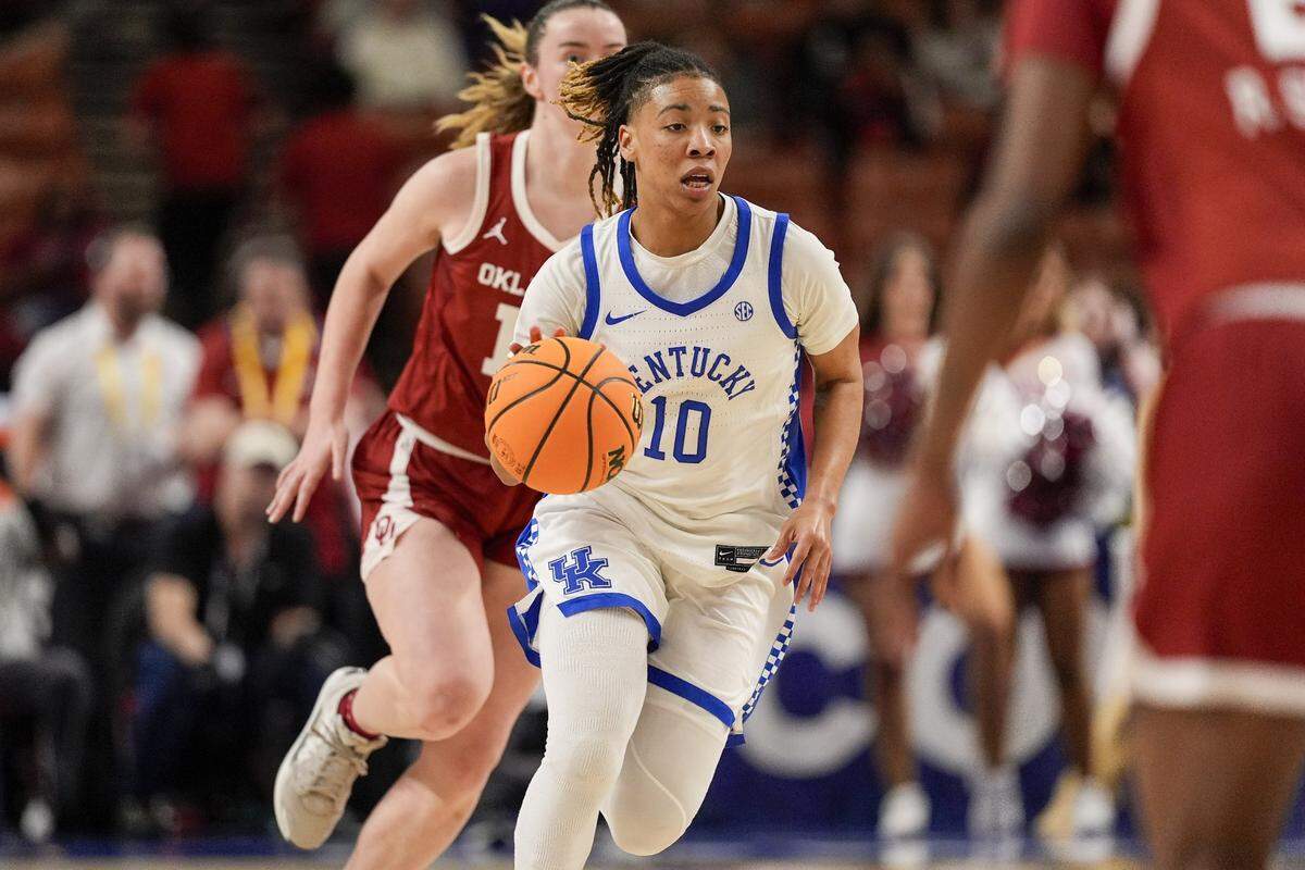 Mar 7, 2025; Greenville, SC, USA; Kentucky Wildcats guard Dazia Lawrence (10) brings the ball up court against the Oklahoma Sooners during the second half at Bon Secours Wellness Arena. Mandatory Credit: Jim Dedmon-Imagn Images