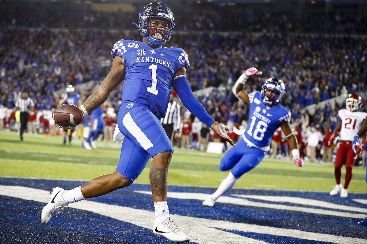 Kentucky star Lynn Bowden (1) celebrated after one of the three touchdowns he accounted for (two on the ground, one through the air) in UK’s 24-20 win over Arkansas.