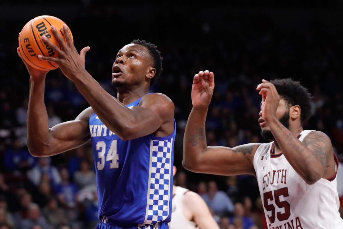 Oscar Tshiebwe had a double-double, 18 points and 14 rebounds, to lead Kentucky to an 86-76 win at South Carolina last season.