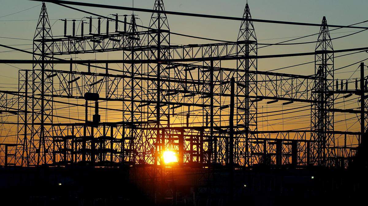 What should you do if the power goes out? Pointers from electric companies, experts