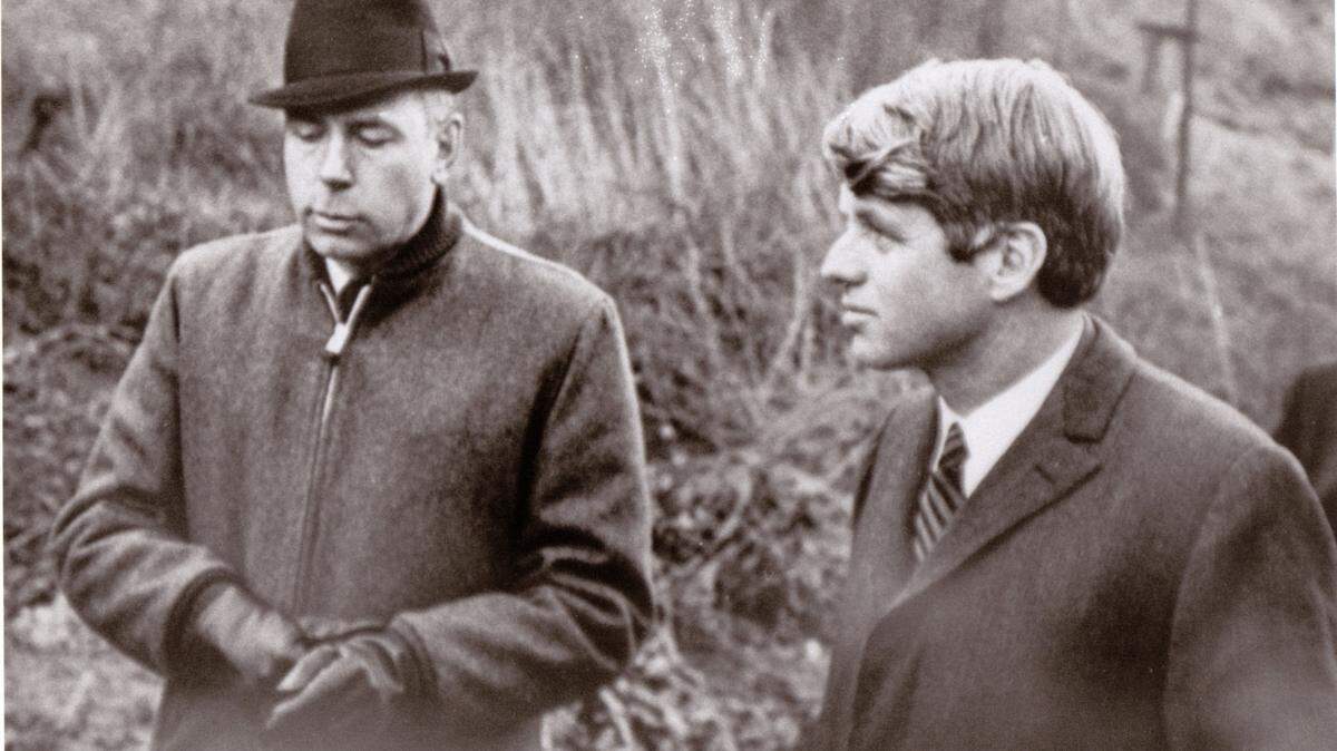 Chapter 3: The world comes to Whitesburg to take Harry Caudill’s ‘poverty tour’