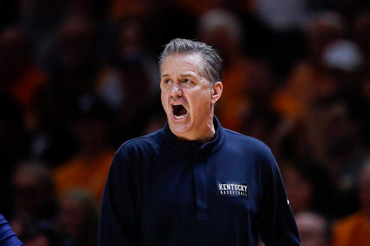 Kentucky Coach John Calipari exhorts his team during UK’s 63-56 upset of No. 5 Tennessee last Saturday in Knoxville.