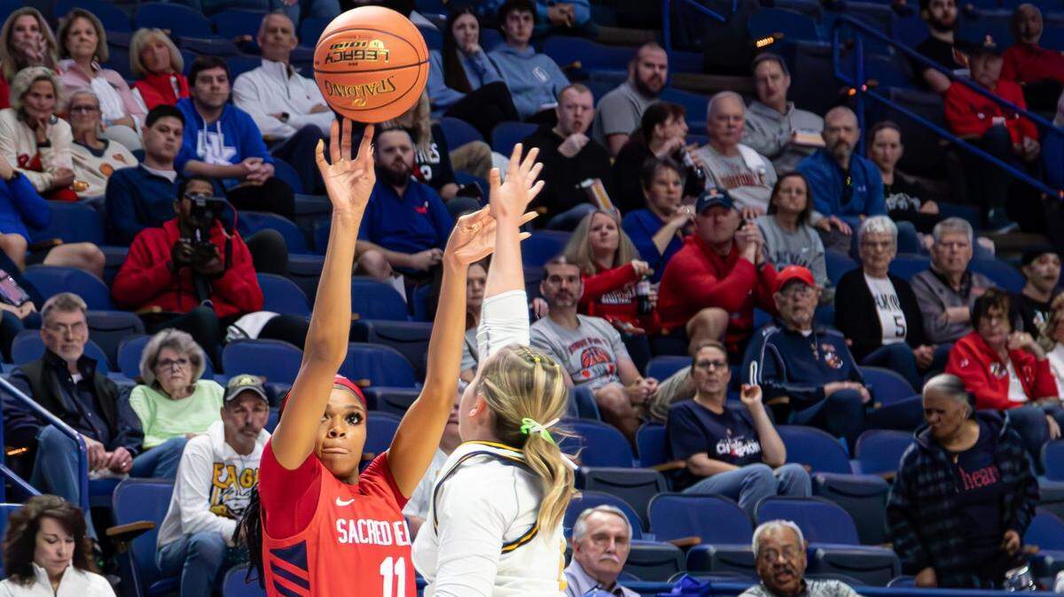 ‘Outstanding’ defense powers Sacred Heart in near-record Sweet 16 win over Johnson Central