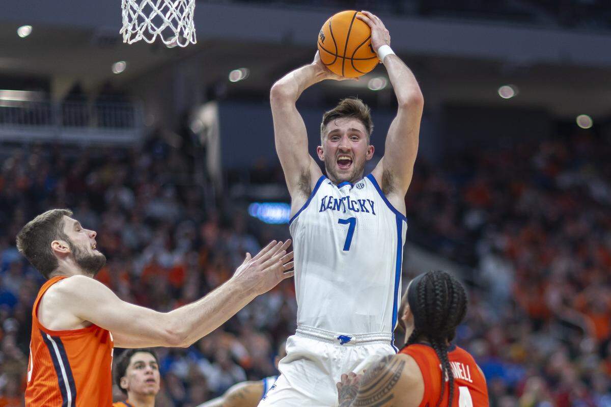 Kentucky forward Andrew Carr (7) grabs a rebound in front go Illinois center Tomislav Ivisic (13) during a second-round NCAA Tournament game at Fiserv Forum in Milwaukee on Sunday.