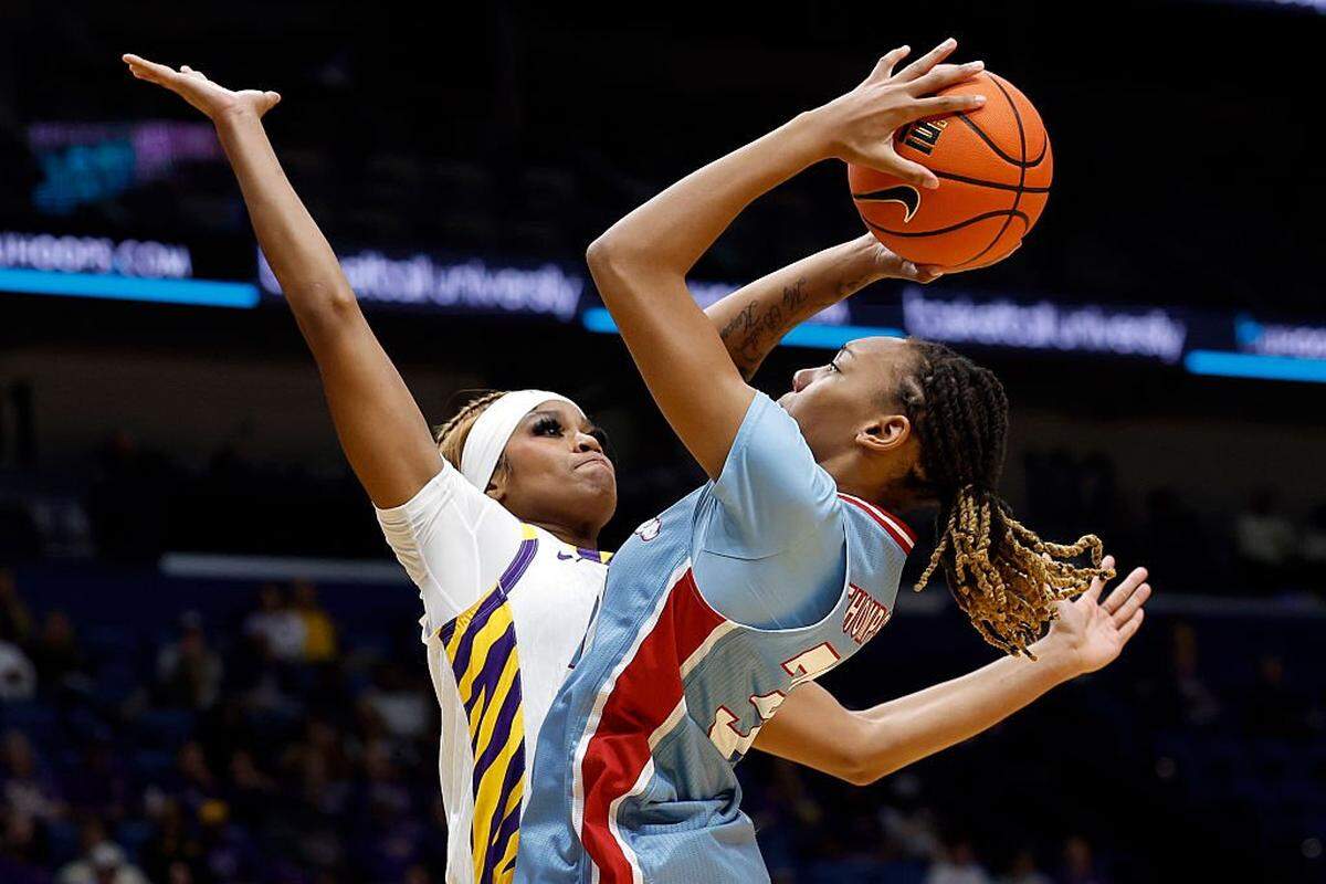 The most-decorated player in the history of Kentucky high school girls basketball, former Sacred Heart Academy star ZaKiyah Johnson (attempting to block shot) is averaging 12.2 points and 5.8 rebounds and making 64.4% of her field goal attempts as a freshman for LSU. Johnson, Kentucky’s 2025 Miss Basketball, is a four-time State Tournament MVP and a four-time Gatorade Kentucky Player of the Year.