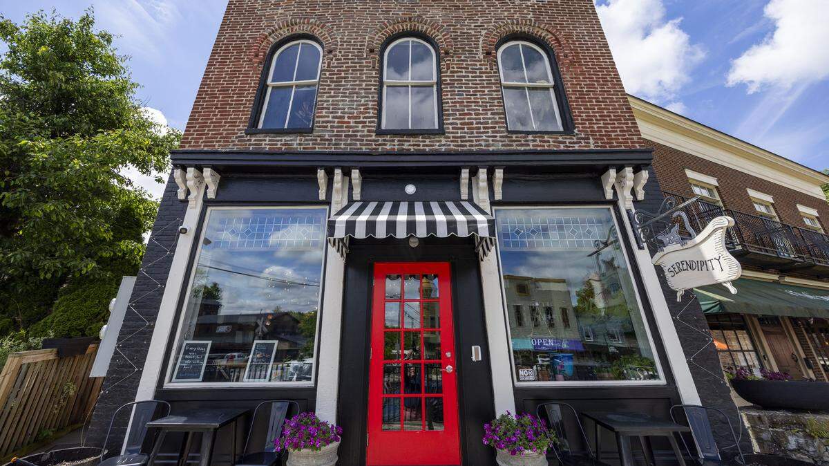 Serendipity Public House is located in the former Black Type Co. on downtown Midway’s historic Main Street, next door to The Goose and Gander restaurant. 