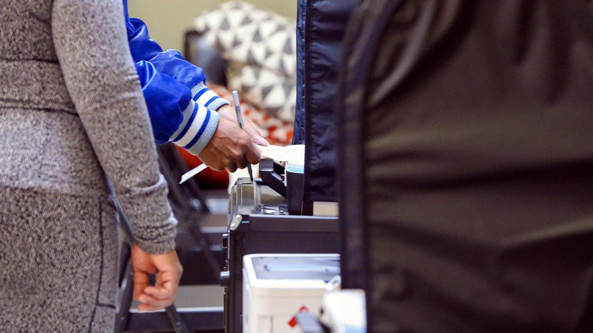 An Ohio-Walnut precinct worker at the Greater Liberty Baptist Church on Chestnut Street helps a voter place their ballot into the scanning machine after it would initially not accept the paper ballot on Election Day, Nov. 8, 2022 in Lexington, Ky. Here’s where to find your polling place for the Tuesday, May 16 primary.