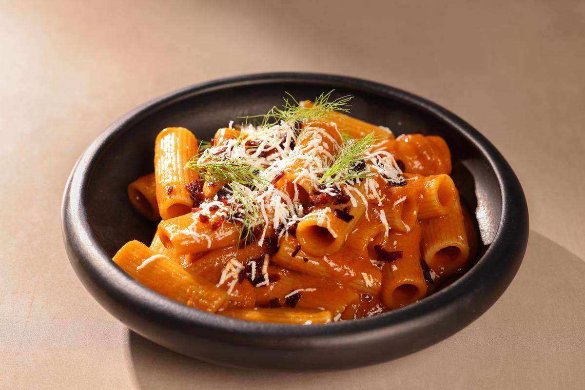 Mileta will feature Italian dishes such as rigatoni on the menu with house-made pasta and sauces .