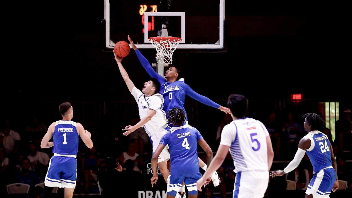 Jacob Toppin blocks a shot during Kentucky’s trip to the Bahamas. Toppin recorded eight blocked shots in four games on the trip.