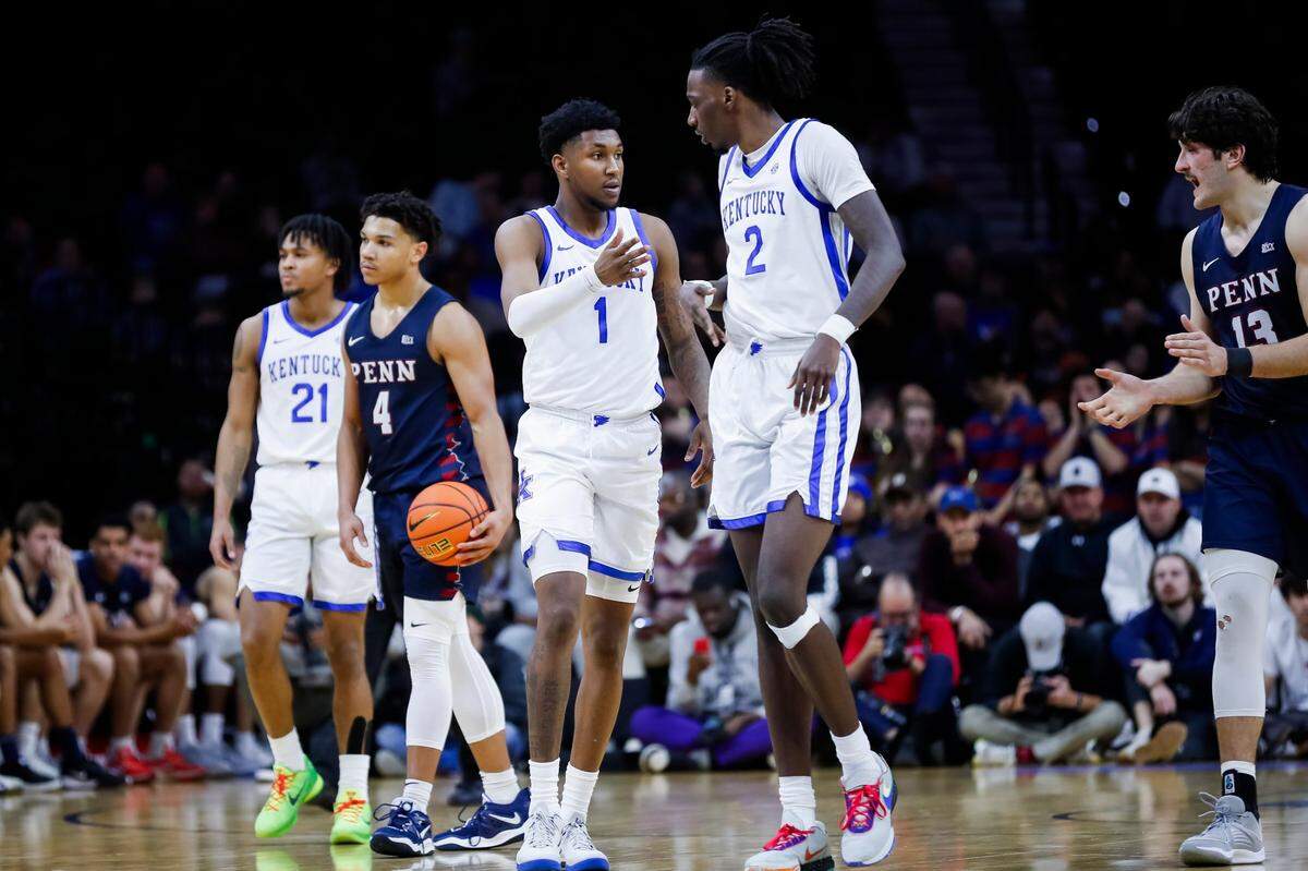 Kentucky freshmen Justin Edwards (1) and Aaron Bradshaw celebrate a defensive play against the Penn Quakers in Saturday’s 81-66 win.