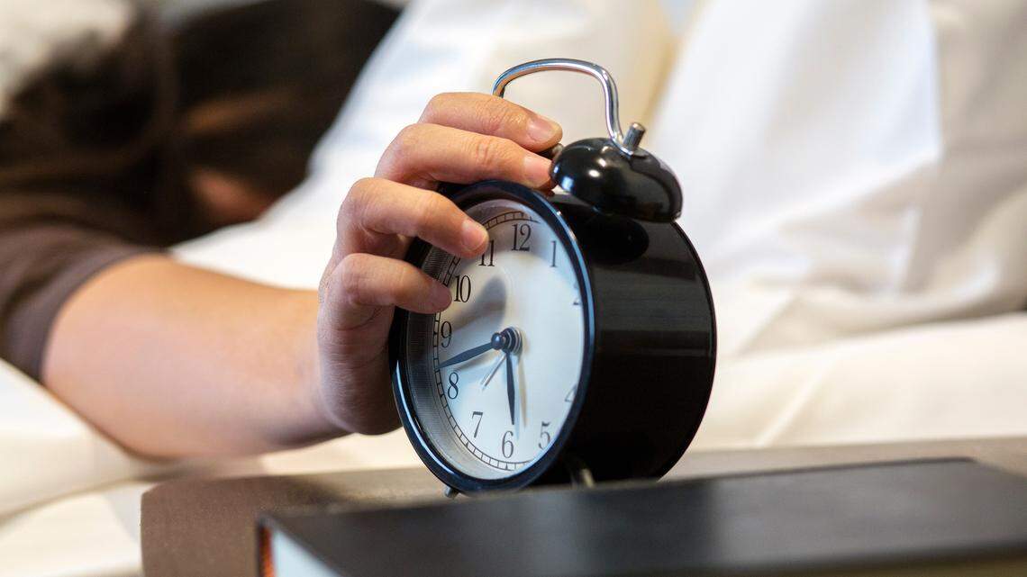 Get ready for an extra hour of sleep. Here’s when daylight saving time ends in Illinois