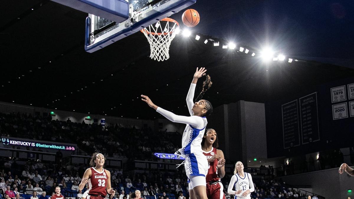 Teonni Key (7) battled foul trouble but ended up with six points and four rebounds in 22 minutes.