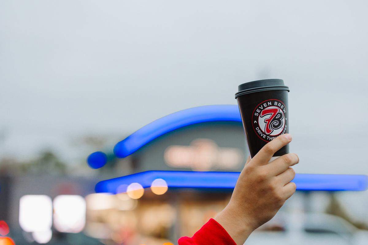7Brew, a drive-thru coffee kiosk chain that started in Arkansas, is coming to Kentucky and plans to build its first location in Lexington.