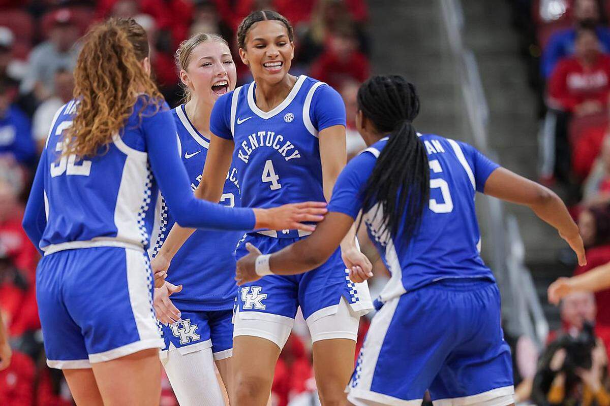 Kentucky sophomore wing Lexi Blue (4) had three points, two rebounds and an assist in No. 11 UK’s 96-53 win over Wright State in the Wildcats’ most recent game on Dec. 19. Blue and the Cats face Hofstra Sunday at Memorial Coliseum.