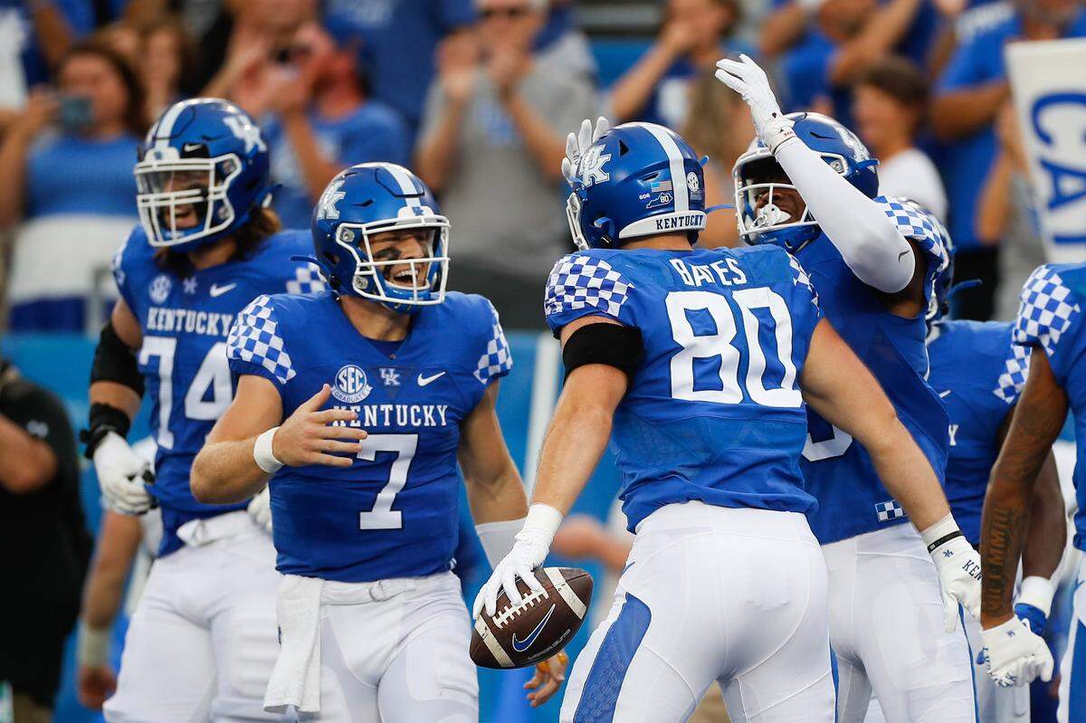Kentucky tight end Brenden Bates (80) celebrated after catching a 6-yard toucdown pass from quarterback Will Levis (7) in UK’s 37-13 victory over Miami (Ohio) in the 2022 season opener.