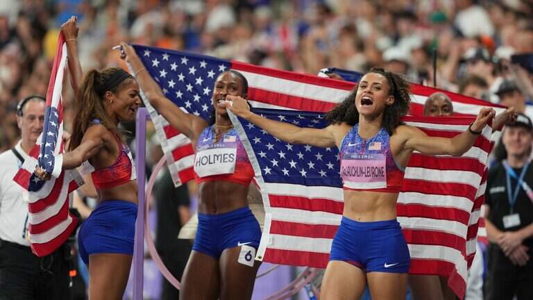 Former Kentucky stars McLaughlin-Levrone and Holmes lead Team USA to gold in 4x400 relay