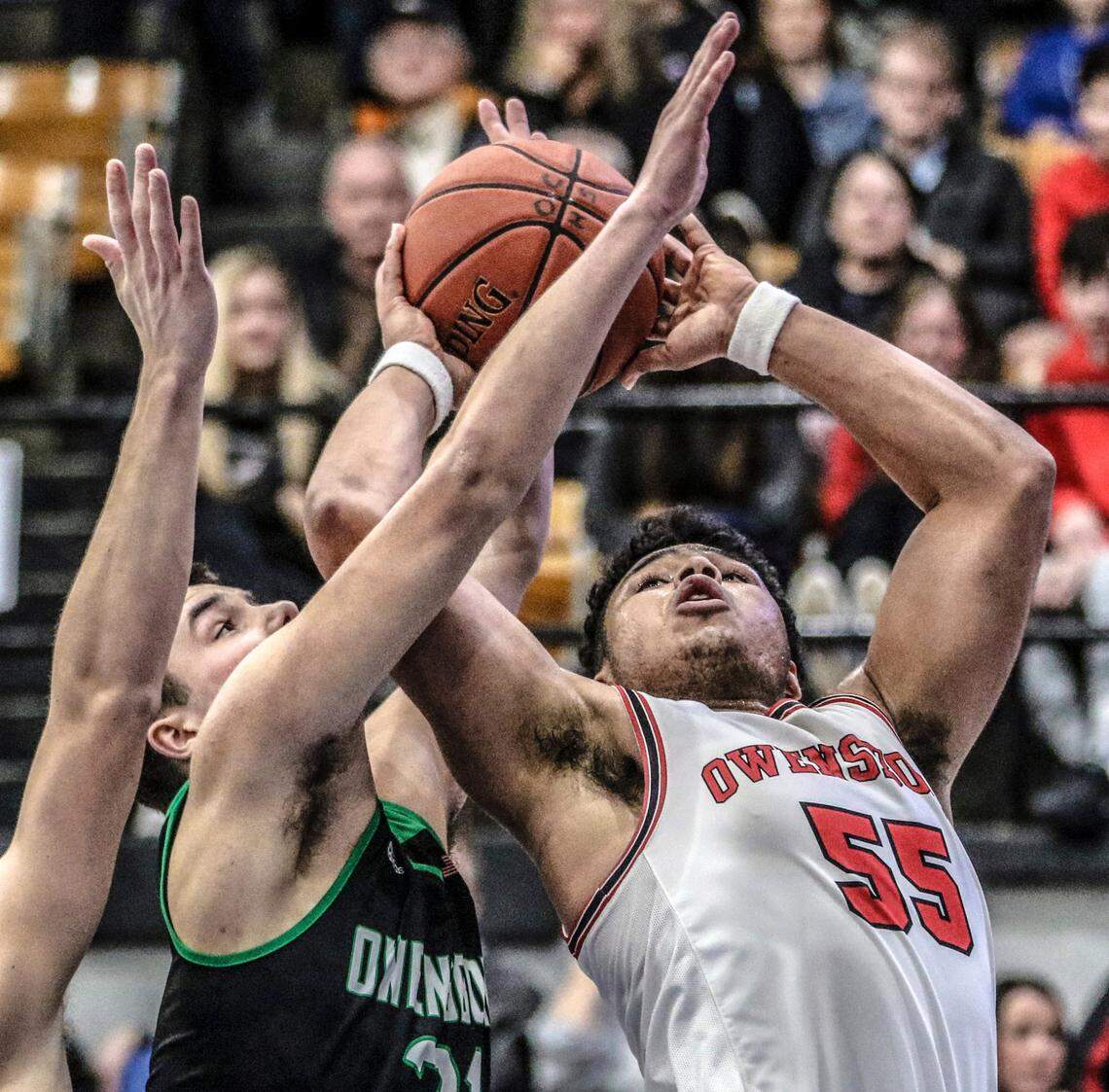 In the 3rd Region finals, Owensboro Catholic’s Luke Scales (background) helped the Aces hold Owensboro to 45 points.