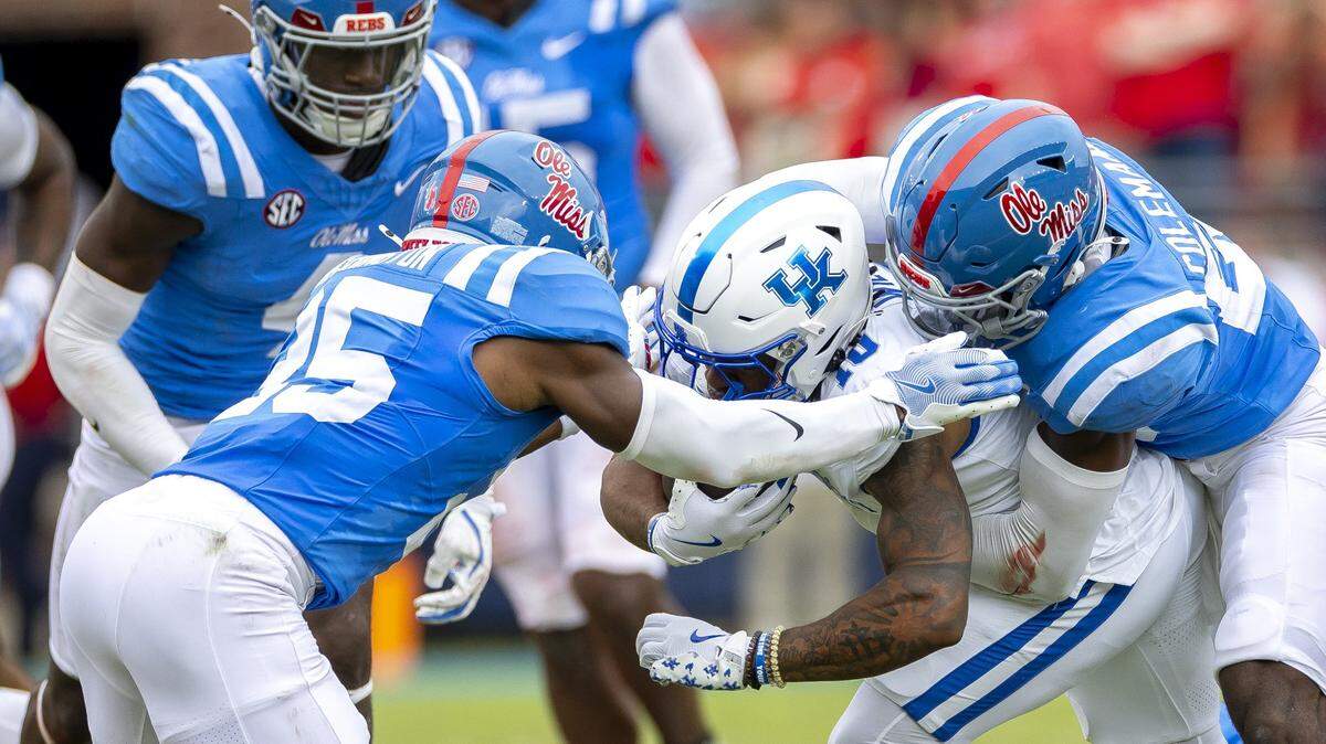SEC football final: Kentucky 20, No. 6-ranked Ole Miss 17