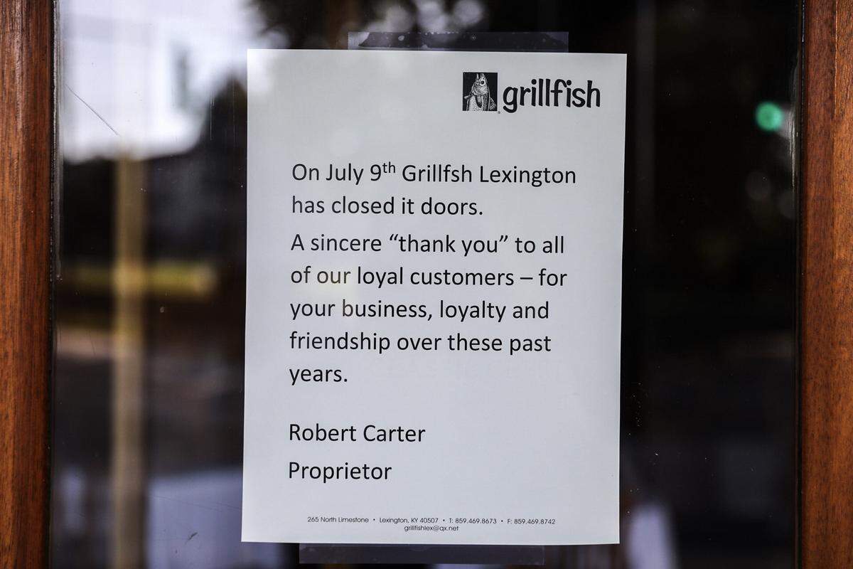 A sign posted on the door announced that Grillfish on North Limestone and Third Street has closed.