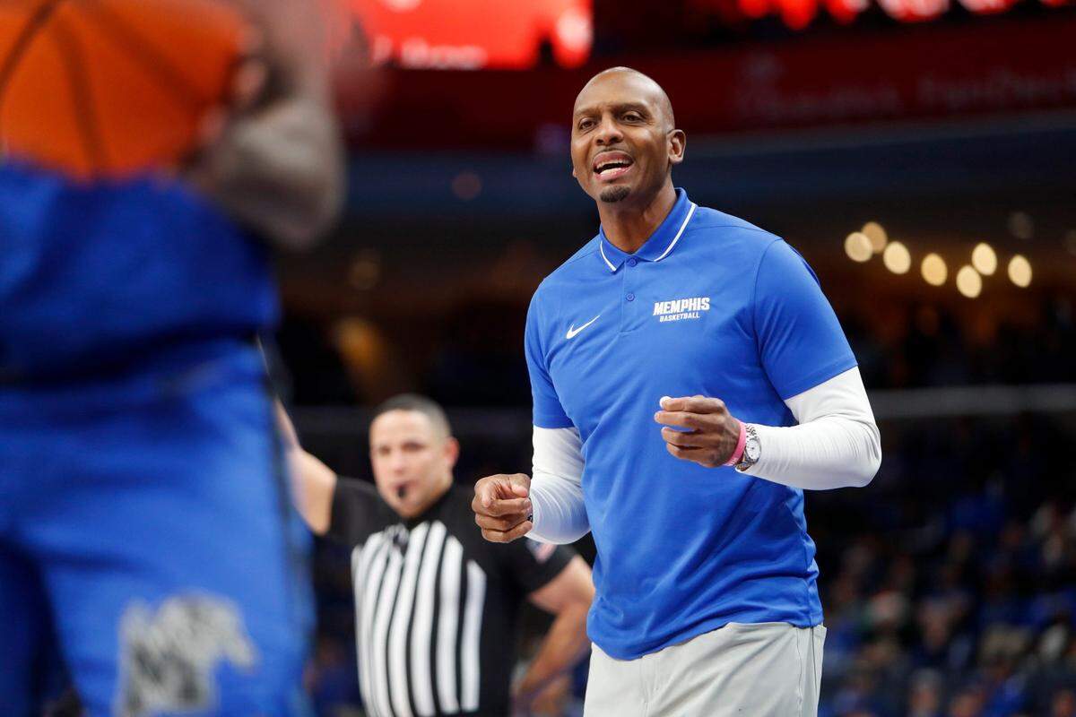 Memphis' head coach Penny Hardaway yells to one of his players during the game between the University of Virginia and University of Memphis at FedExForum in Memphis, Tenn., on Tuesday, December 19, 2023.