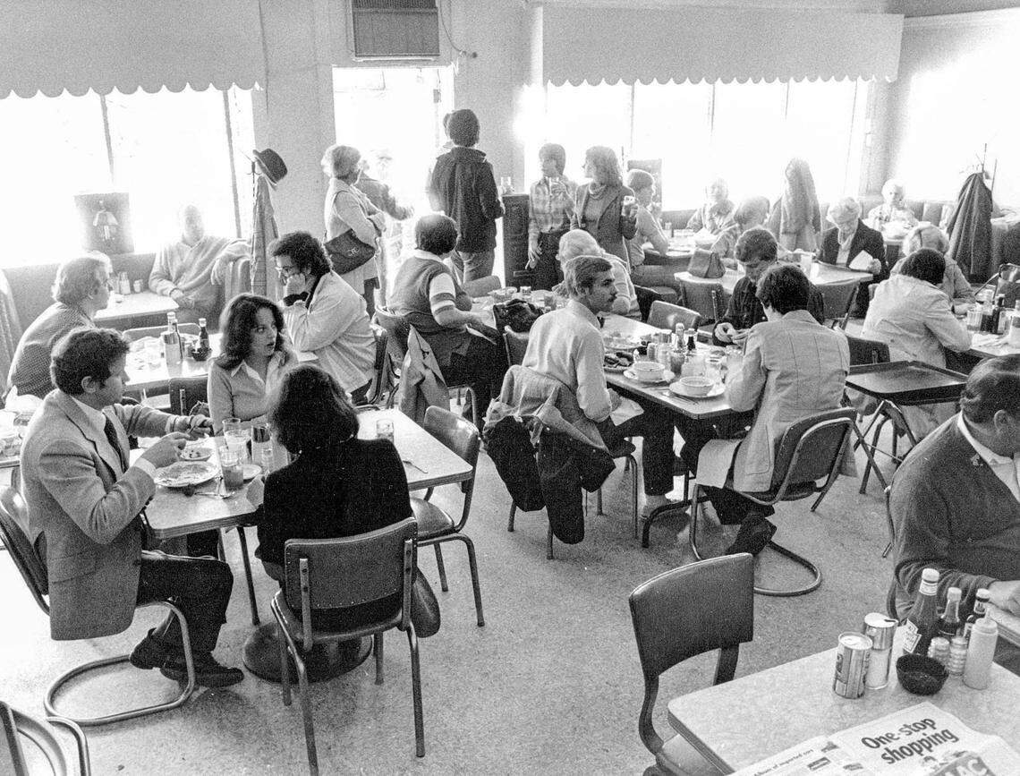 The dinning room of the Saratoga Restaurant in April of 1978.