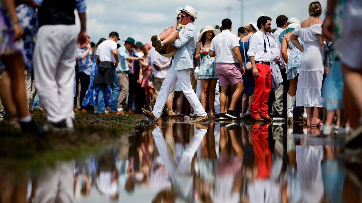 Rain looks more likely for Kentucky Derby 151. See the latest weather forecast