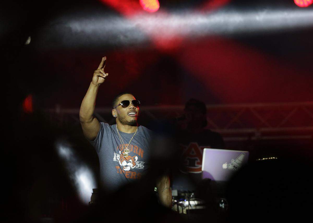 Rapper Nelly preforms on stage during a Corner Block Party concert at Auburn University, Saturday, April 18, 2015, in Auburn, Ala.