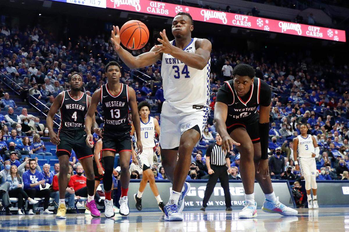 Oscar Tshiebwe received high praise from UK assistant Ron “Chin” Coleman: “There’s not one player in the country that impacts a team more than he does.”