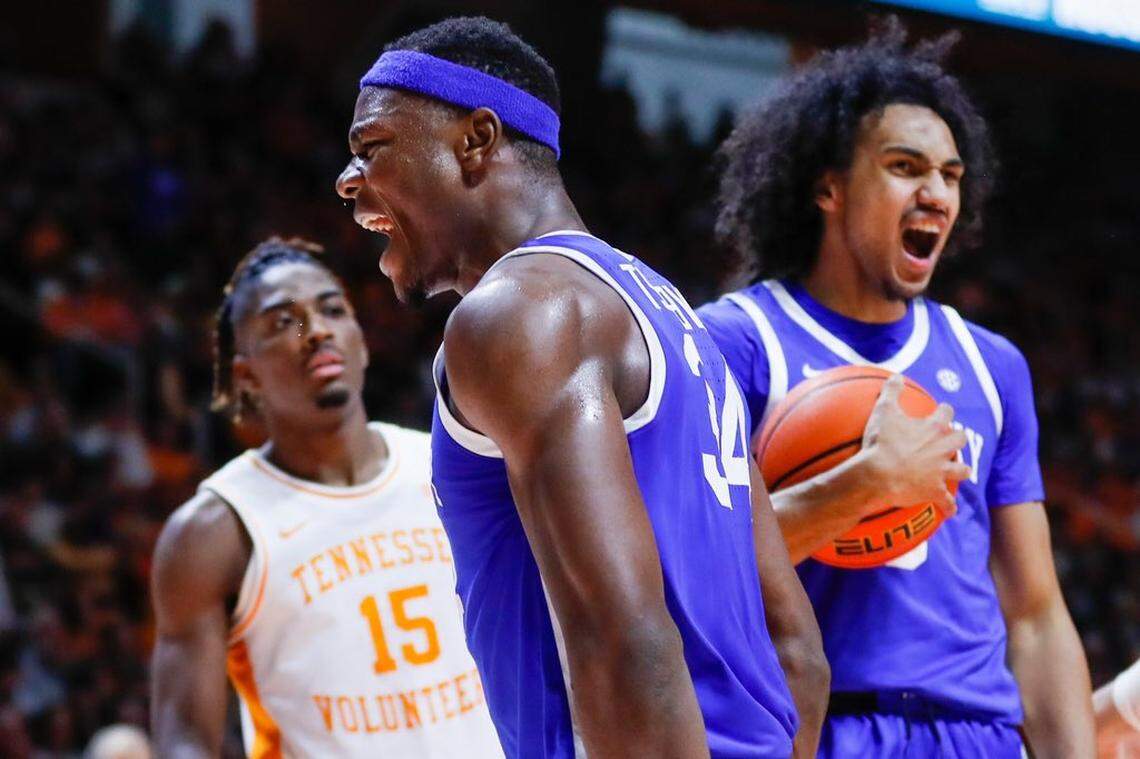 Kentucky’s Oscar Tshiebwe and Jacob Toppin, right, celebrate a play during Saturday’s game against Tennessee.