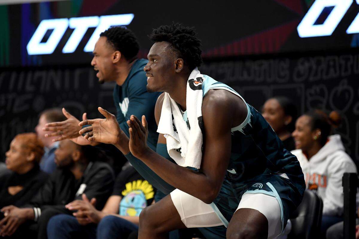 Somto Cyril, one of six players who committed to Kentucky out of high school for the class of 2024, has decided to play for Georgia instead. Only Kentuckian Travis Perry from that six-player class will remain a Wildcat. Karter Knox, Billy Richmond and Boogie Fland followed John Calipari to Arkansas. Jayden Quaintance chose Arizona State.