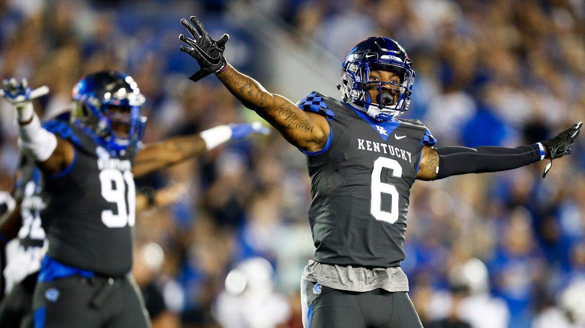 Kentucky’s Lonnie Johnson celebrated a missed field goal attempt by South Carolina.